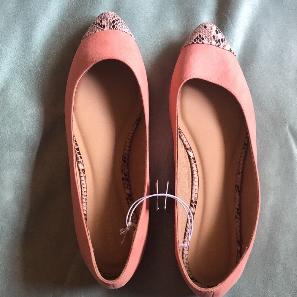 Flats with snakeskin detail flats